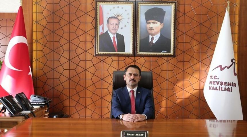 Vali Aktaş, &ldquo;Biz bize yeteriz T&uuml;rkiyem&rdquo; kampanyasına bir maaşını bağışladı