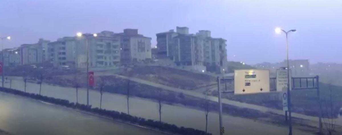 Geceyi şimşekler aydınlattı