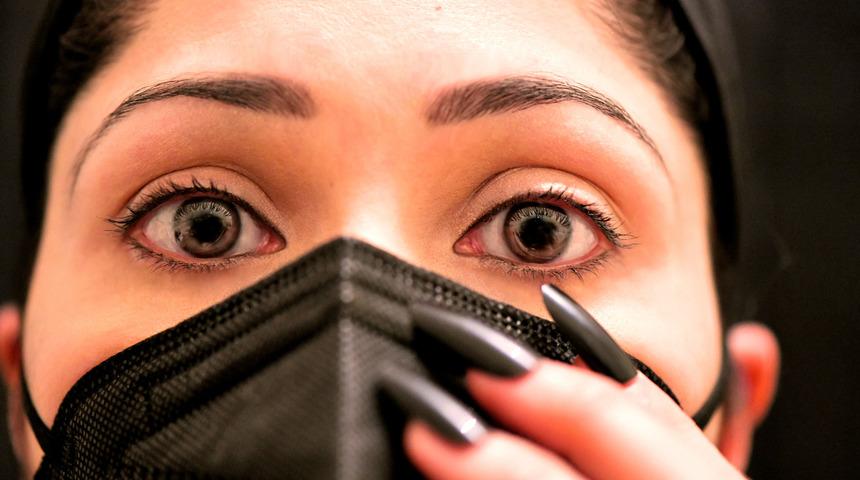 Koronavir&uuml;s salgınında kontakt lens tehdit oluşturuyor