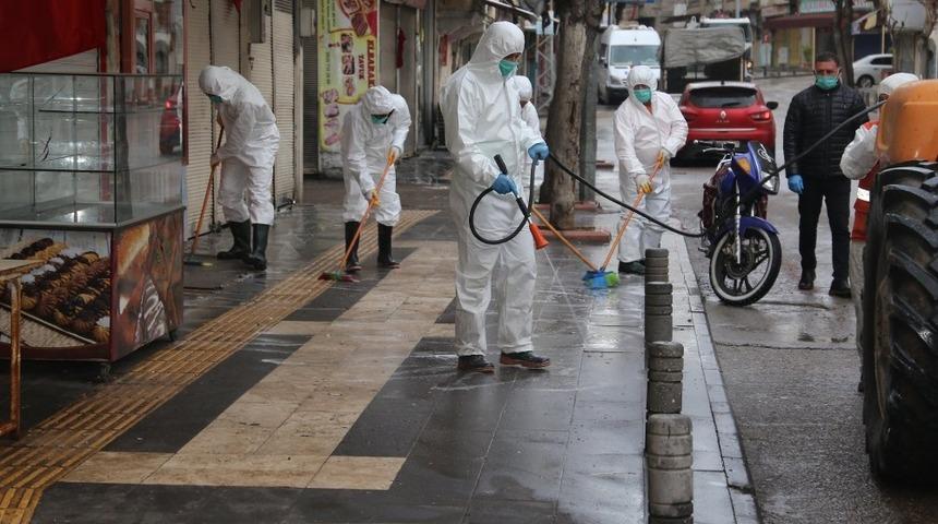 Caddeler sabunlu suyla yıkanıyor