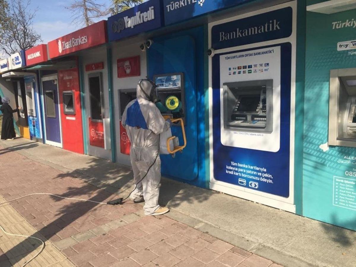 Kepez&rsquo;de bankamatikler dezenfekte ediliyor