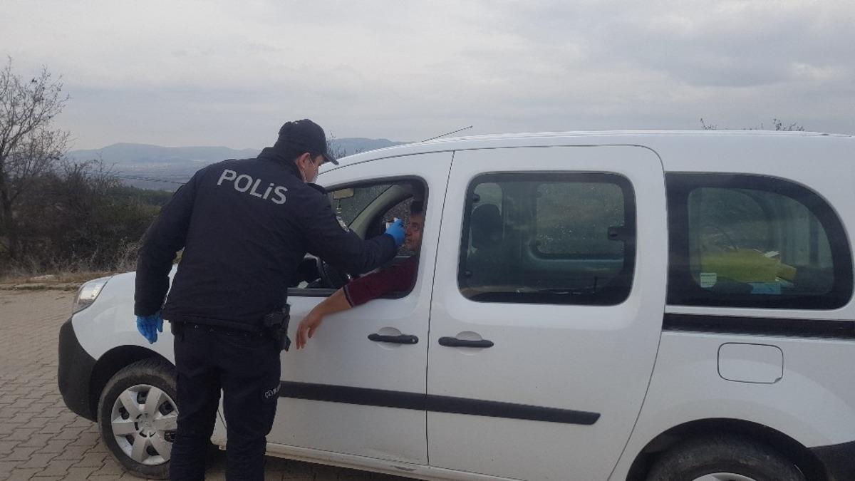 İl&ccedil;e girişinde s&uuml;r&uuml;c&uuml;ler kızıl&ouml;tesi ateş &ouml;l&ccedil;erler ile kontrol ediliyor