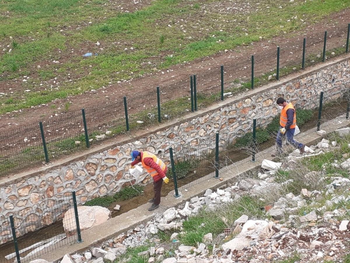 Kahta&rsquo;da park ve bah&ccedil;elerde hummalı dezenfekte &ccedil;alışmaları