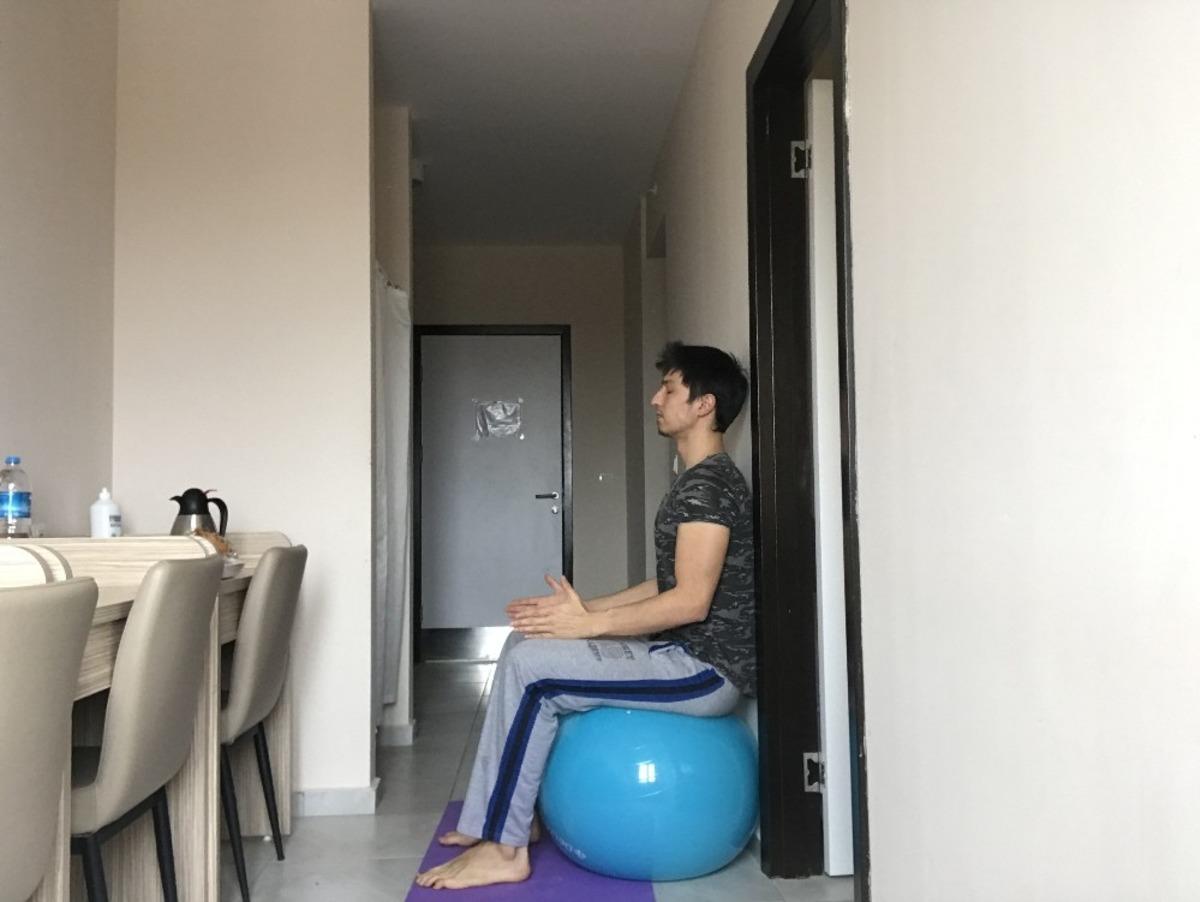 Karantinadaki &ouml;ğrencilere pilates topu