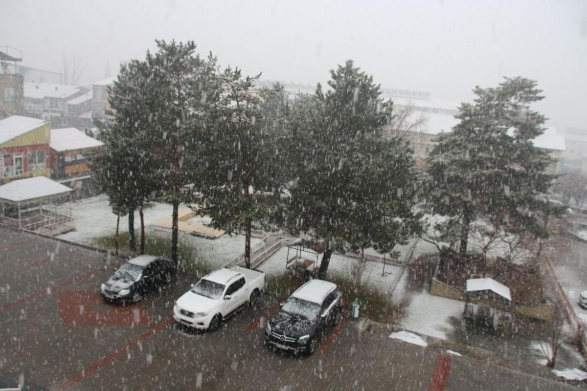 Nisan ayında kar s&uuml;rprizi