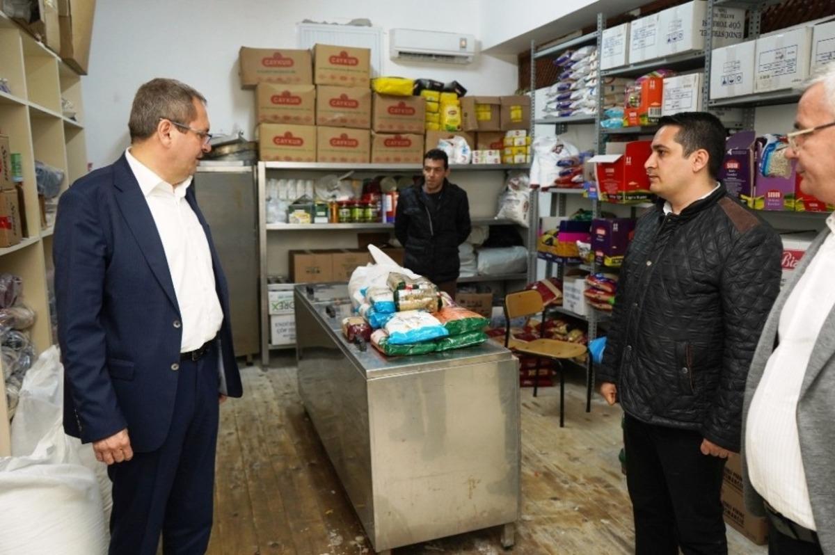 Ayvalık&rsquo;ta Başkan Ergin&rsquo;den aşevi denetimi