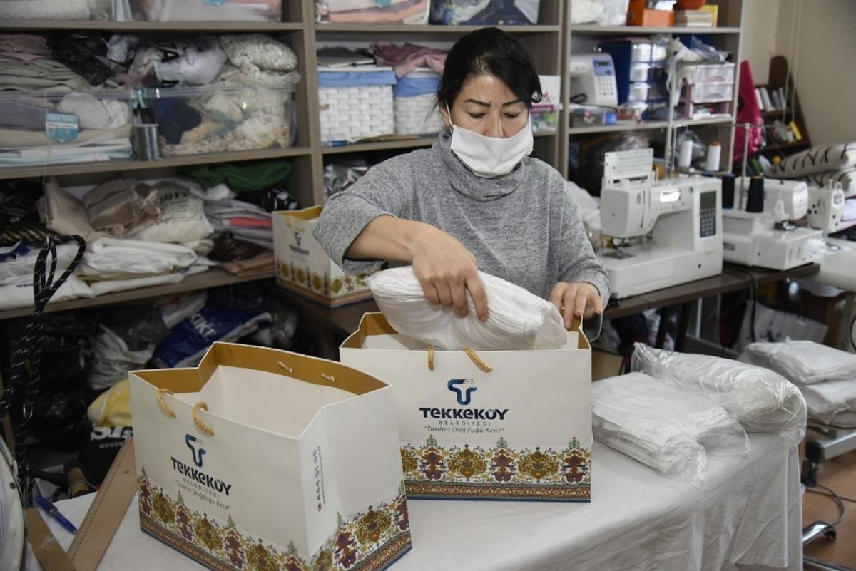 Tekkek&ouml;y Belediyesi koruyucu maske &uuml;retiyor