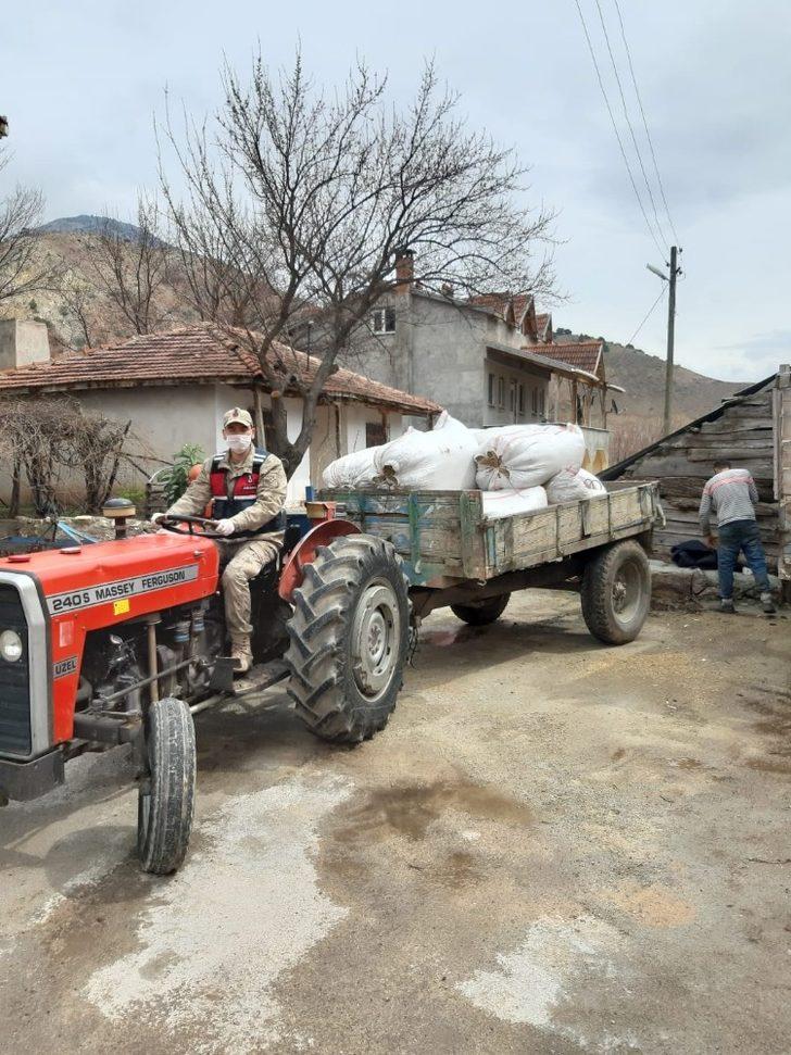 Karantina altında samanı biten köye, Jandarma saman taşıdı G2