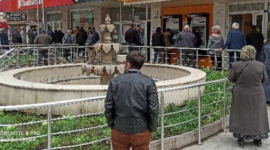 Devrek&rsquo;te sosyal mesafe kuralına uyulmuyor