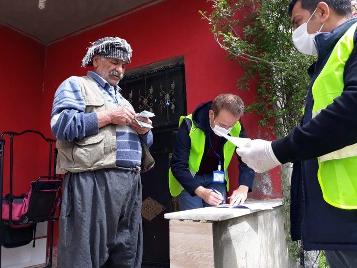 Uludere’de yaşlıların maaşları evlerinde teslim edildi G4