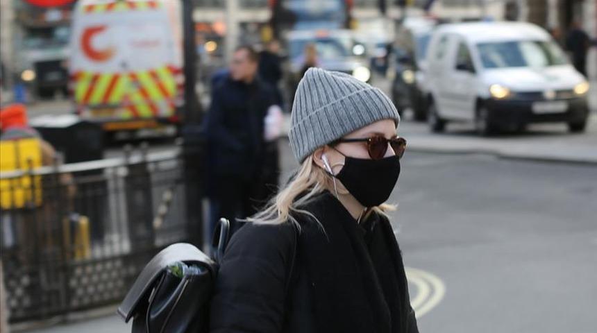 İngitere'de salgının başından bu yana en y&uuml;ksek g&uuml;nl&uuml;k vaka sayısı