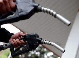 Benzine 8 kuruş zam, otogaza 95 kuruş indirim