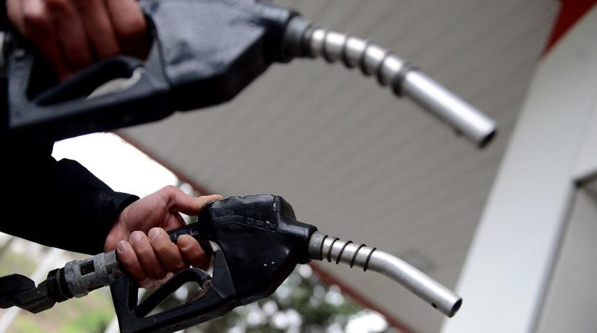 Benzine 8 kuruş zam, otogaza 95 kuruş indirim