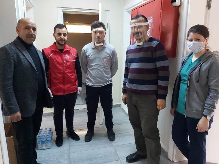 Kaynarca’da ki sağlıl çalışanlarının maskeleri Gençlik Merkezinden G2