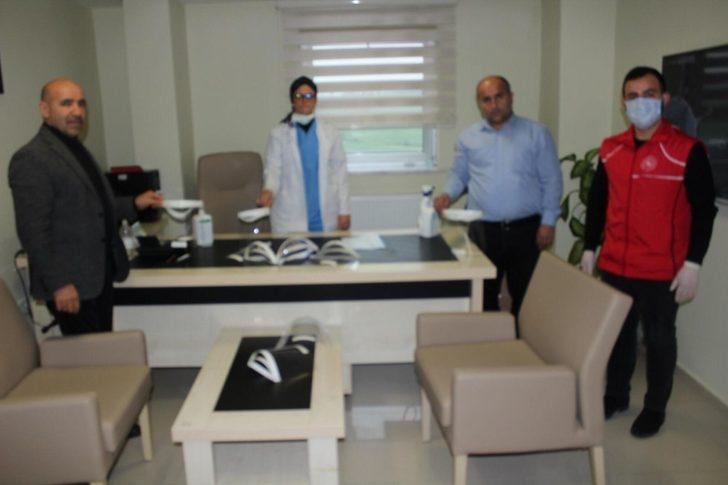 Kaynarca’da ki sağlıl çalışanlarının maskeleri Gençlik Merkezinden G3