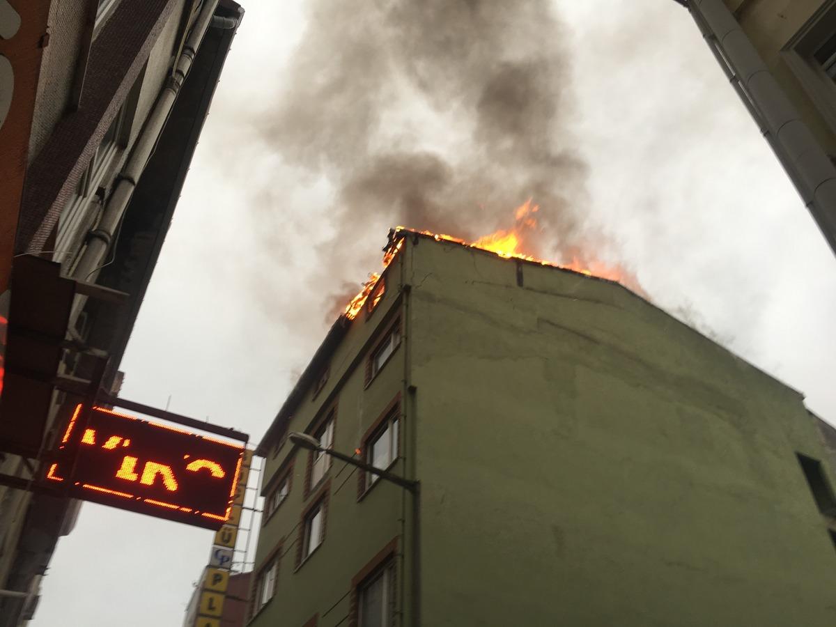 Beyoğlu'nda iş hanı yandı: 1 kişi hayatını kaybetti