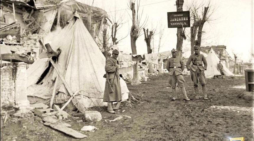 1939 Erzincan Depremi sonrası kurulan çadır karakolu