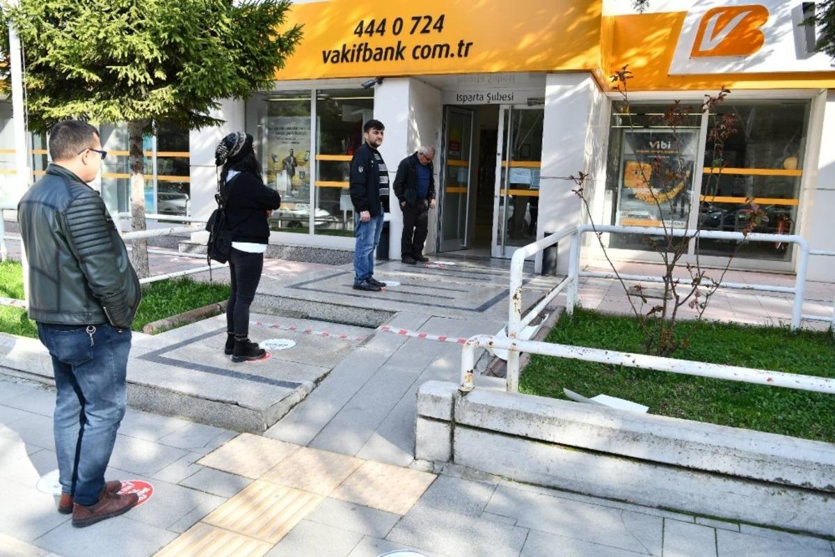 Isparta Valiliği&rsquo;nden vatandaşlara &ccedil;ıkartmalı uyarı