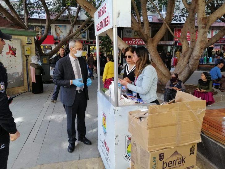 Tarsus’ta vatandaşlara maske, dezenfektan ve akıllı bileklik hizmeti G1