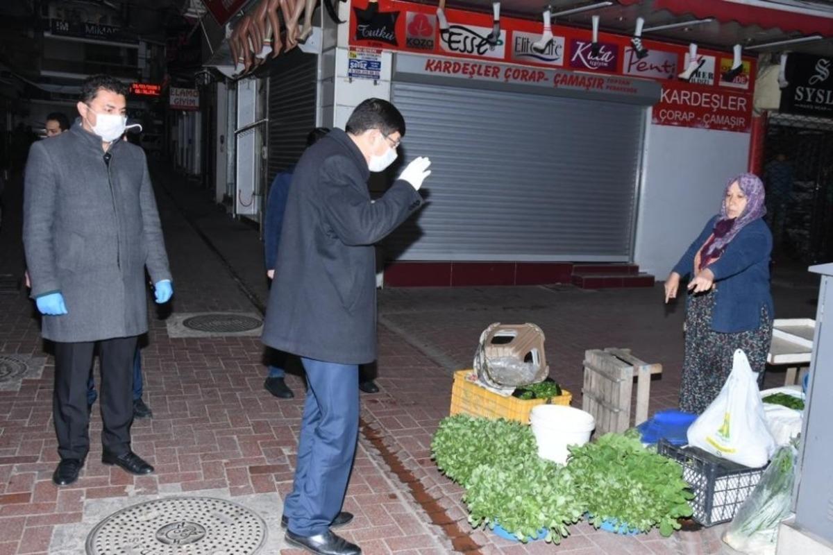 Başkan &Ouml;zcan&rsquo;dan Perşembe Pazarı&rsquo;nda sıkı denetim