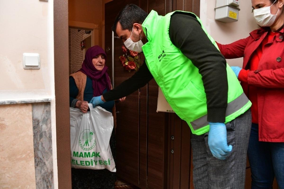 Mamak&rsquo;tan 65 yaş &uuml;st&uuml;ne gıda ve hijyen paketi