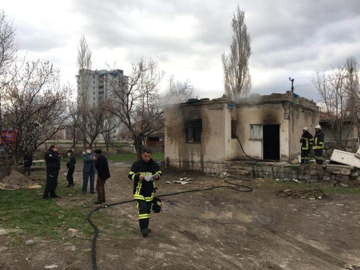 Müstakil ikamette çıkan yangın, itfaiye ekiplerini harekete geçirdi G2