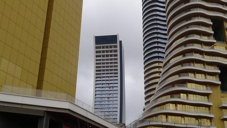 Yer: İstanbul! 29. kattaki evin balkonuna çıkıp, intihar etmek istedi G3