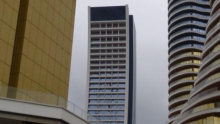 Yer: İstanbul! 29. kattaki evin balkonuna çıkıp, intihar etmek istedi G5