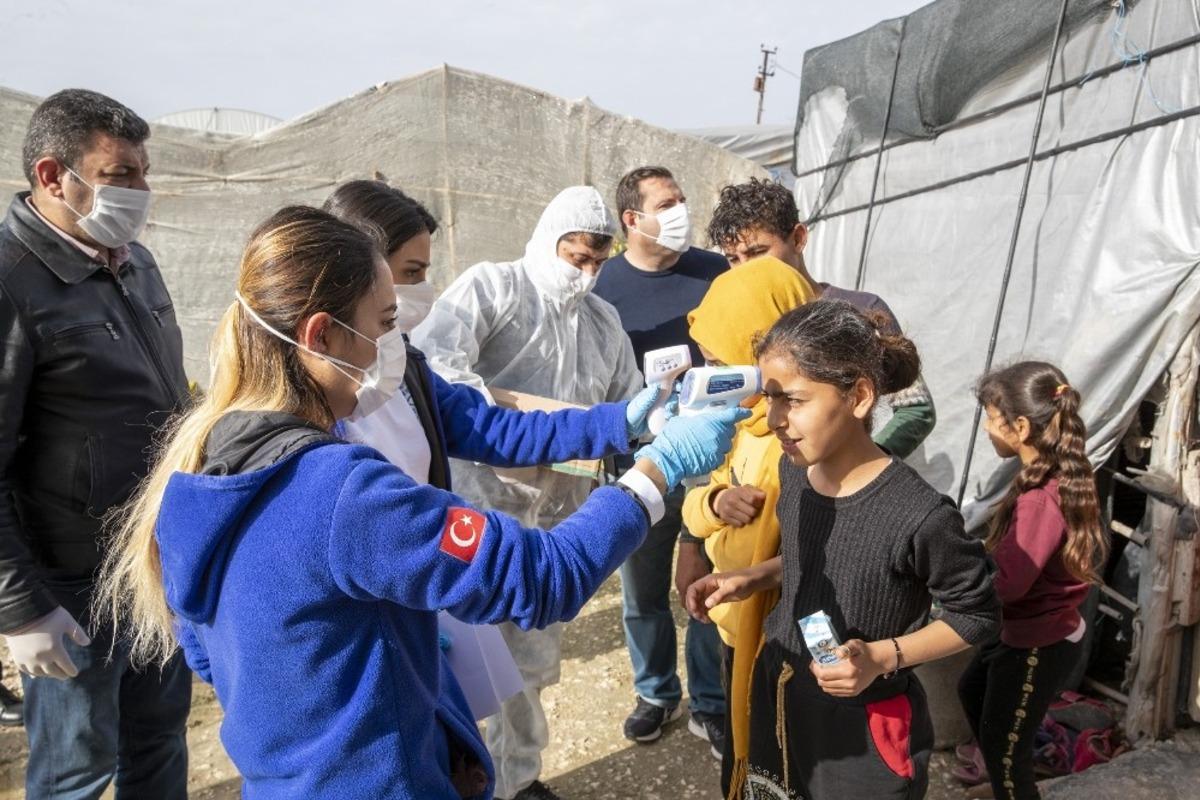 Mersin&rsquo;de 800 tarım iş&ccedil;isinin ateş &ouml;l&ccedil;&uuml;m&uuml; ve genel sağlık taraması yapıldı