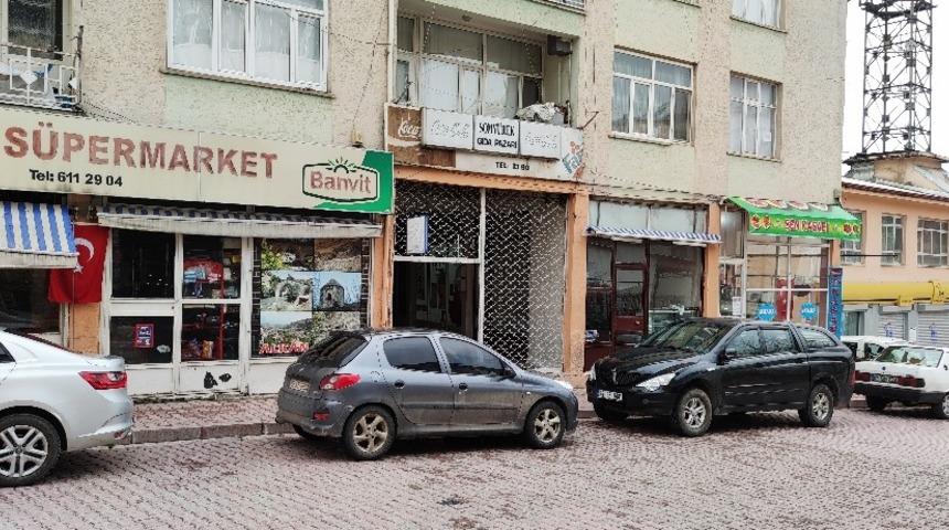 Pasajdaki iş yerlerinden kira almaktan vazge&ccedil;ti