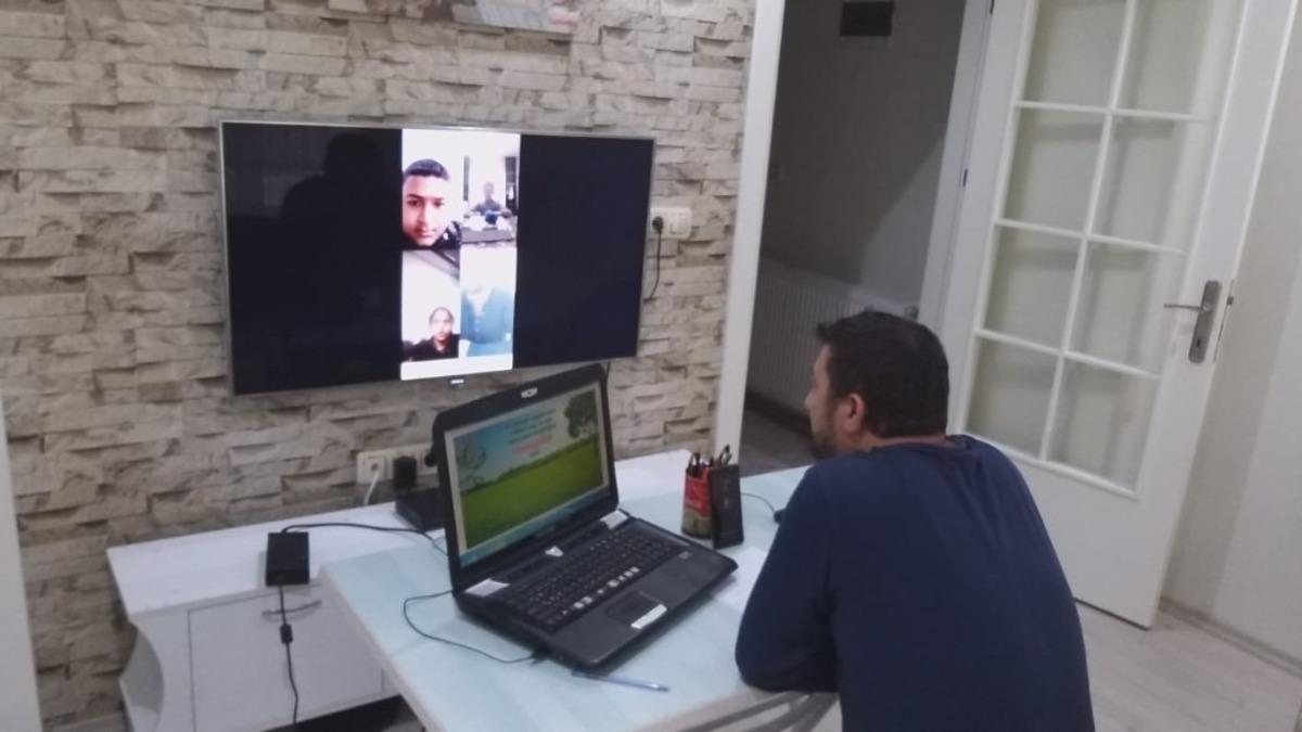 &Ouml;ğrencilere g&ouml;r&uuml;nt&uuml;l&uuml; eğitim