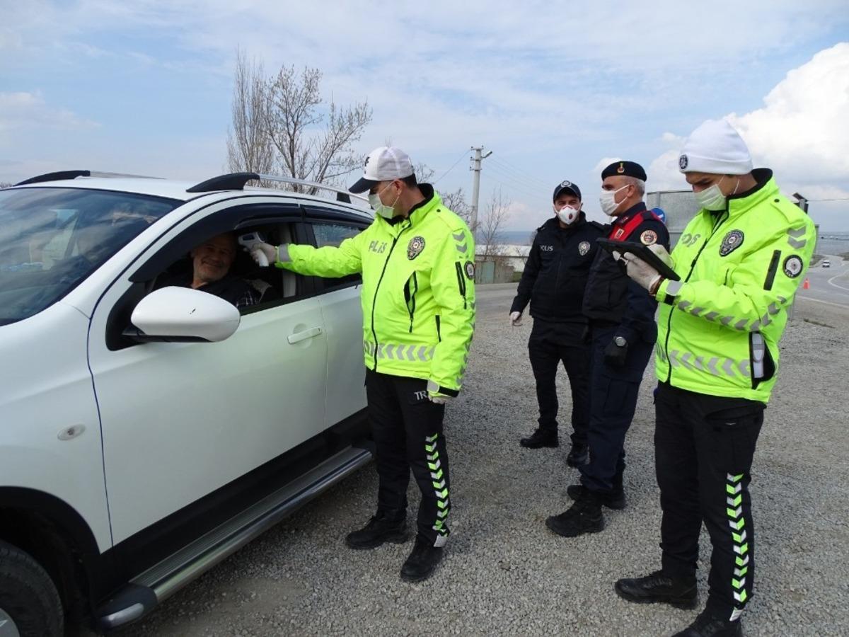 Hisarcık&rsquo;ta polis ve jandarma ekiplerinden Korona vir&uuml;s Covid-19 tedbiri