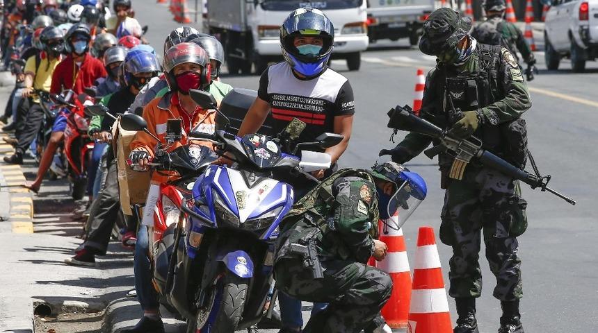 Duterte: Korona yasaklarına uymayanlar vurulacak