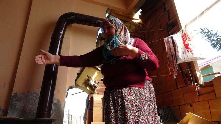 Heyelan mahalleyi paramparça etti! Evlerin içinden yarıklar geçiyor G5