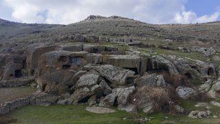 'Bininler Kaya Evleri' Afyonkarahisar'ın tarihini günümüze taşıyor