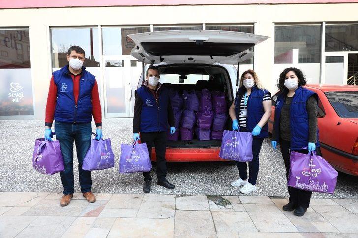 Korona virüs nedeniyle dışarı çıkmaları kısıtlanan 65 yaş üzeri vatandaşların ihtiyaçları karşılanıyor G2