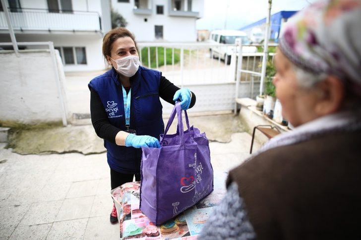 Korona virüs nedeniyle dışarı çıkmaları kısıtlanan 65 yaş üzeri vatandaşların ihtiyaçları karşılanıyor G4