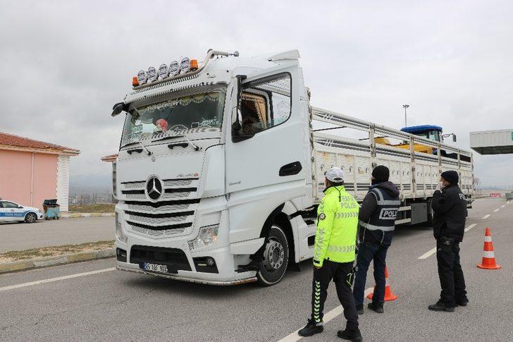 Niğde Emniyet Müdürlüğü giriş çıkışlarda yoğun denetim uyguluyor G2
