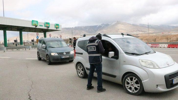 Niğde Emniyet Müdürlüğü giriş çıkışlarda yoğun denetim uyguluyor G3