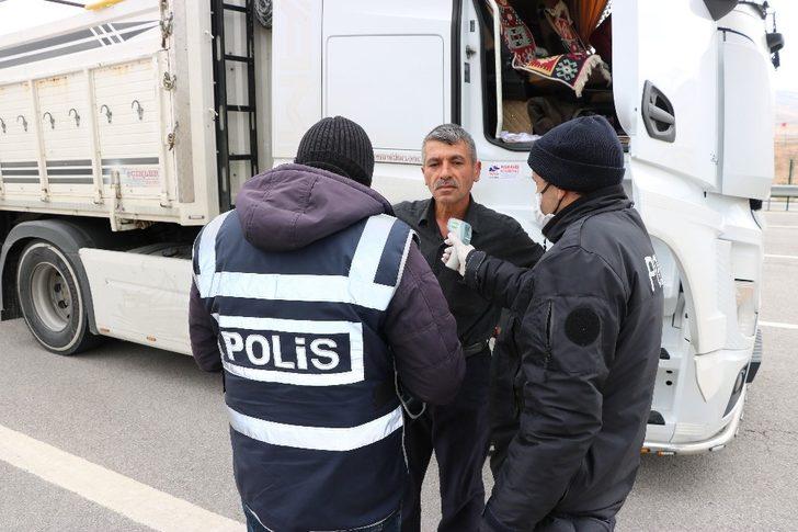 Niğde Emniyet Müdürlüğü giriş çıkışlarda yoğun denetim uyguluyor G4