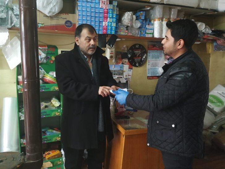 İskilip MYO öğrencileri maske ve eldiven dağıttı G1