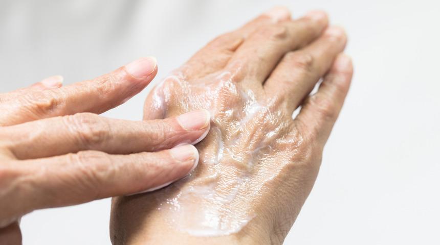 Ellerinizi her yıkama sonrası nemlendirin, tırnaklarınızı kısaltın