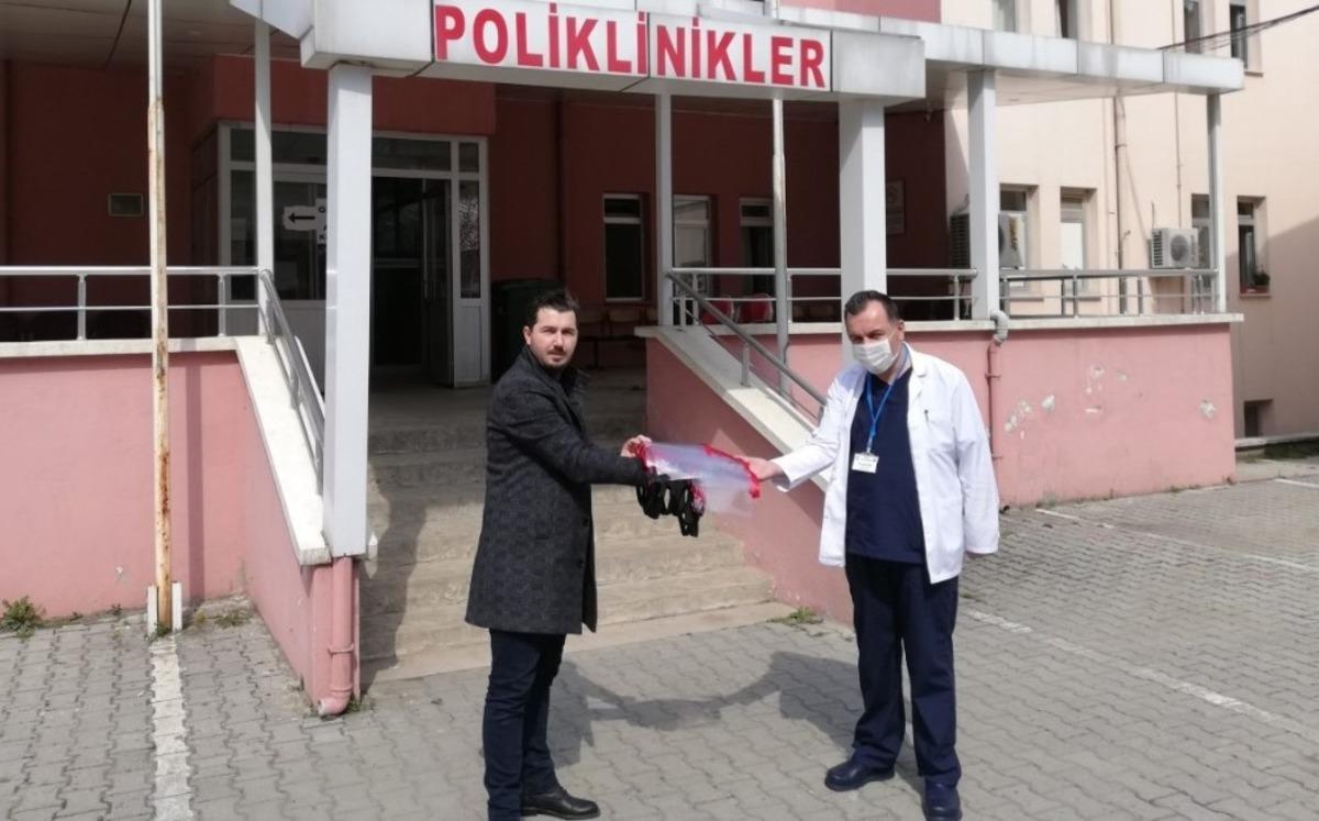 G&ouml;n&uuml;ll&uuml; &ouml;ğretmenlerden sağlık &ccedil;alışanlarına siper koruyucu maske