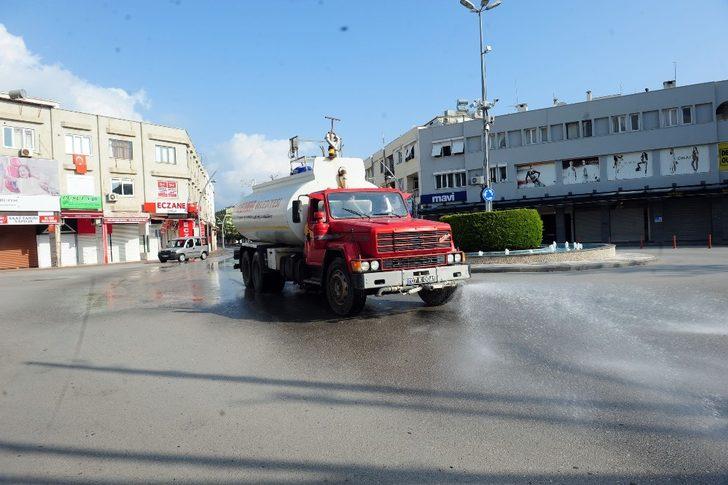 Kemer Belediyesi ilçeyi arazözlerle dezenfekte ediyor G2