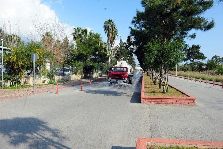Kemer Belediyesi ilçeyi arazözlerle dezenfekte ediyor G3