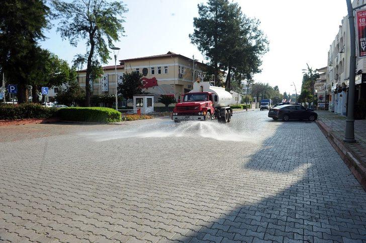 Kemer Belediyesi ilçeyi arazözlerle dezenfekte ediyor G4