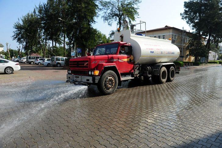 Kemer Belediyesi ilçeyi arazözlerle dezenfekte ediyor G5