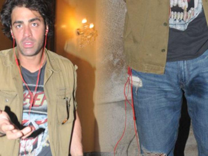 Sarp Levendoğlu apartmana çişini yaptı G1