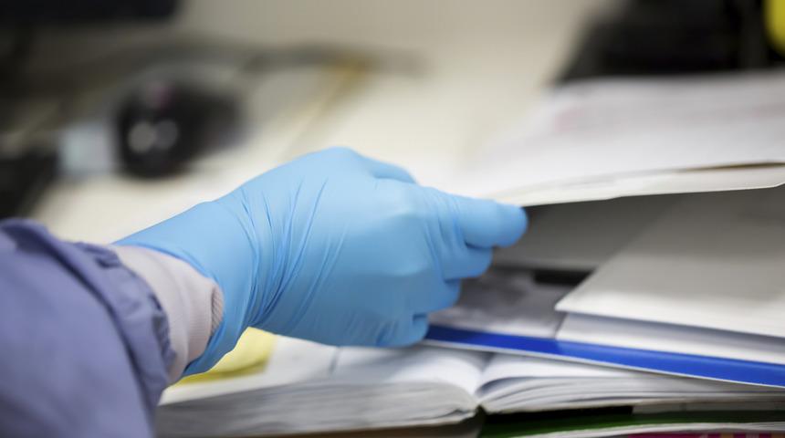 Sağlık Bakanlığı'ndan doktorlara 'kağıt re&ccedil;ete' uyarısı