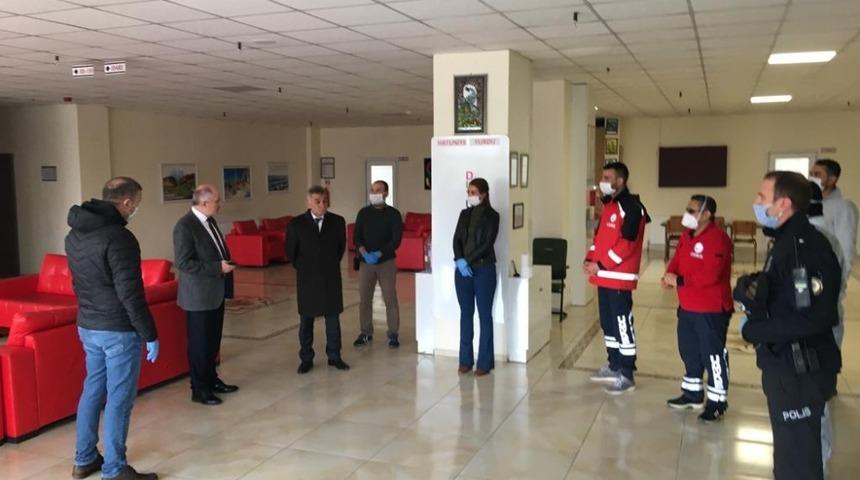 Vali Meral, karantina yurtlarında incelemede bulundu